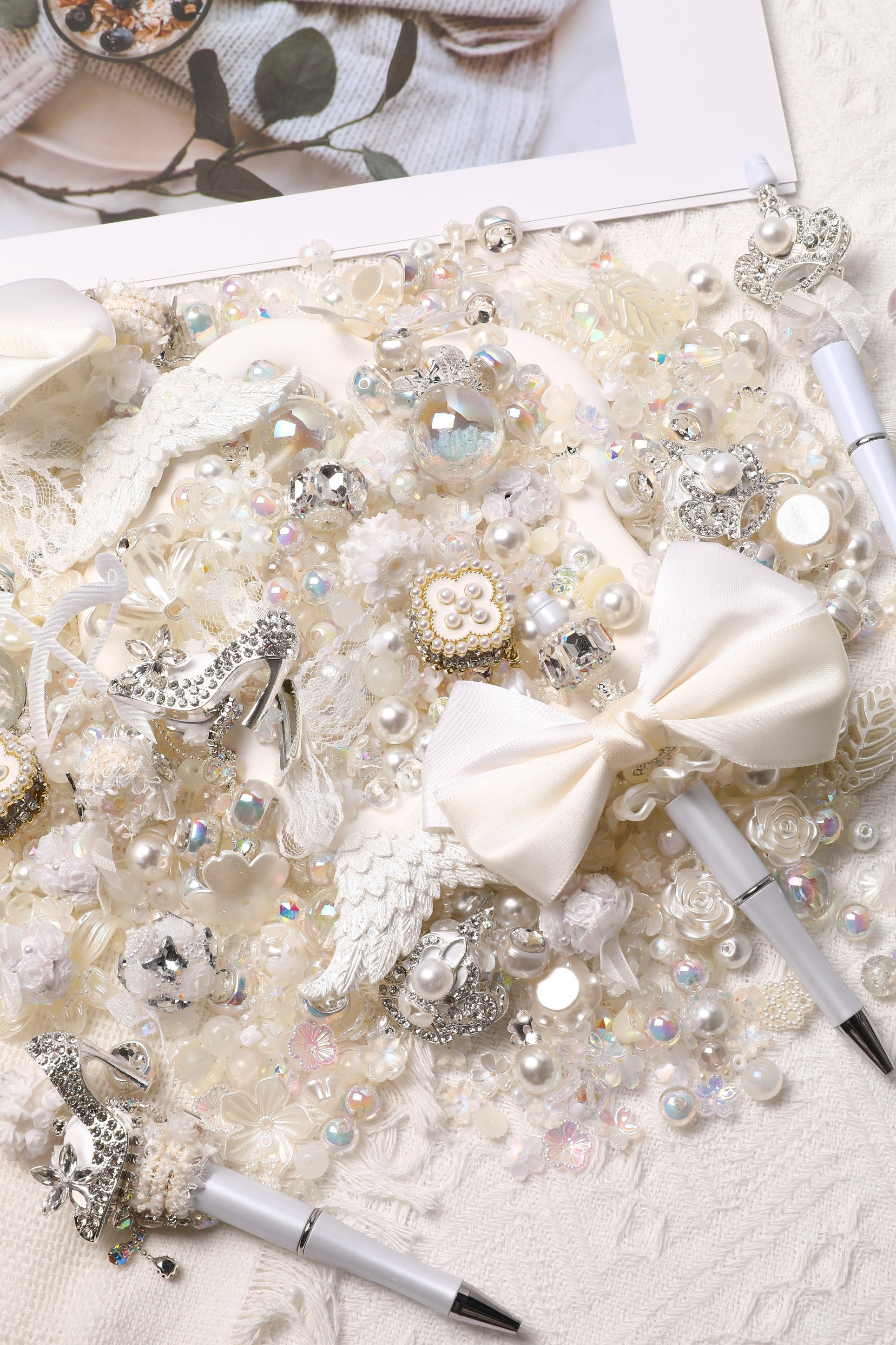 【NEW】【Key Chain/Jewelry/Pen】Live Product- White Cupid